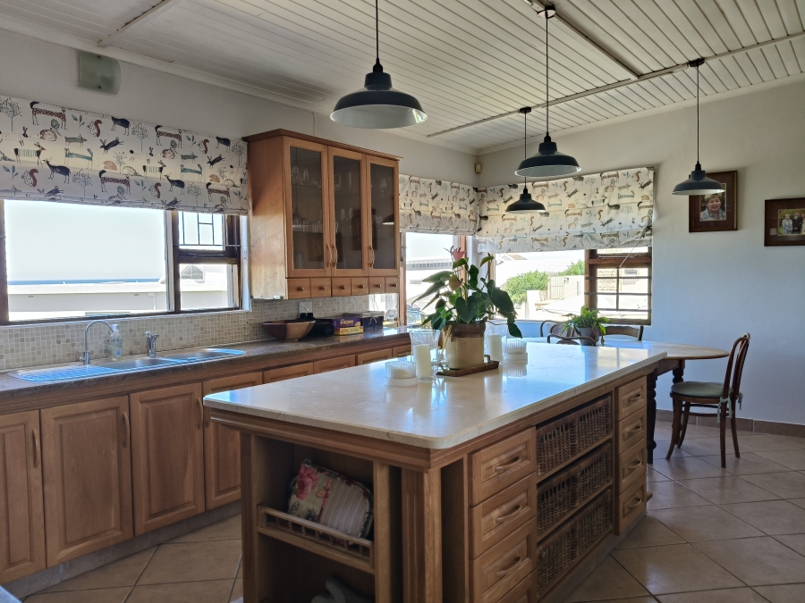 4 Bedroom Property for Sale in Wavecrest Eastern Cape